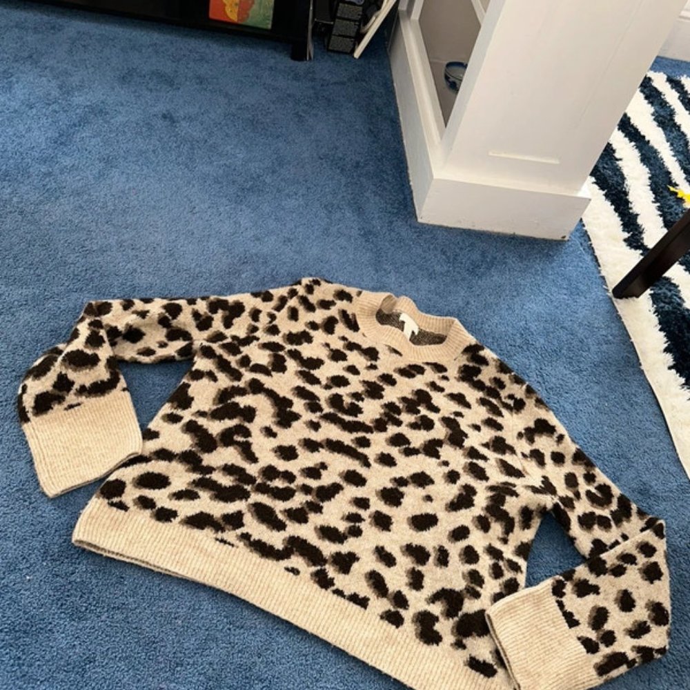 Women’s H&M sweater size medium
